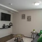 June Specials- Suite Spot Dtla- Free Parking For One Car!