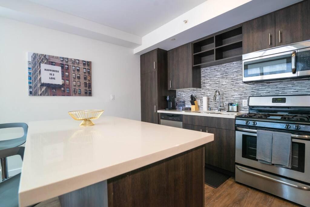 June Specials- Suite Spot Dtla- Free Parking For One Car! Los Angeles