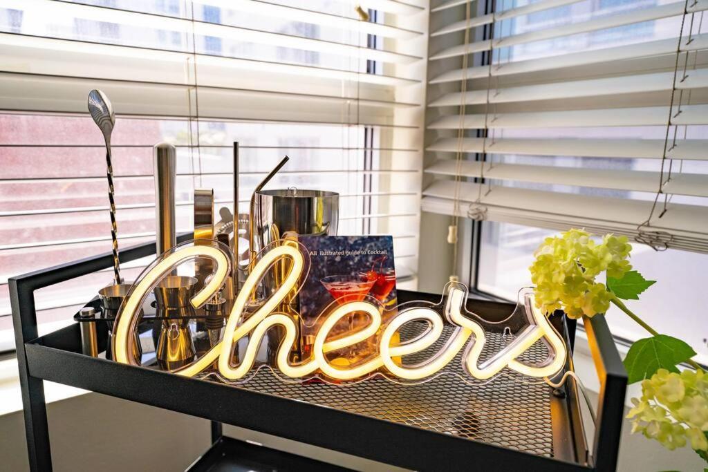 June Specials- Suite Spot Dtla- Free Parking For One Car!