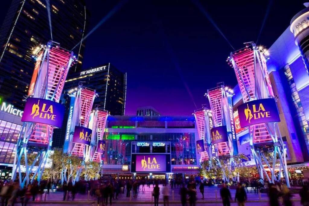 June Specials- Suite Spot Dtla- Free Parking For One Car! Los Angeles